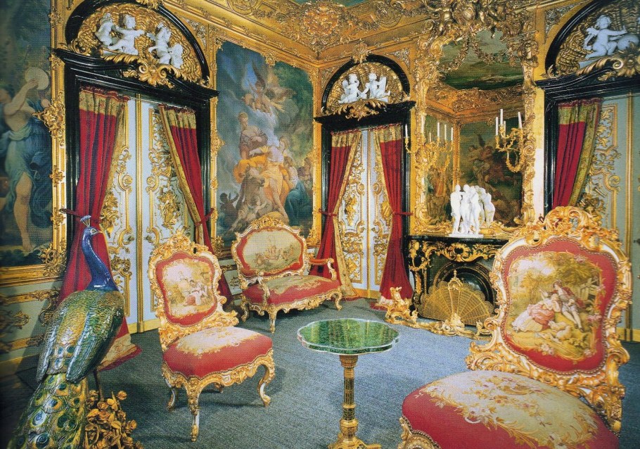 Интерьер спальни в стиле рококо и Барокко