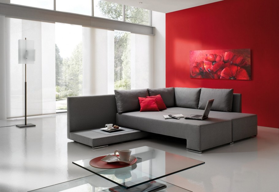 Красная мебель в интерьере гостиной