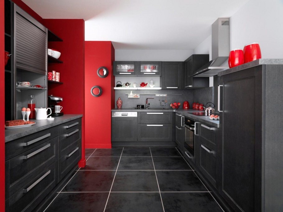 Сочетание голубого и красного в интерьере