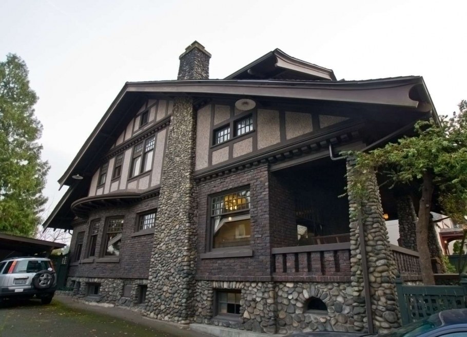 Отделка фасада камнем