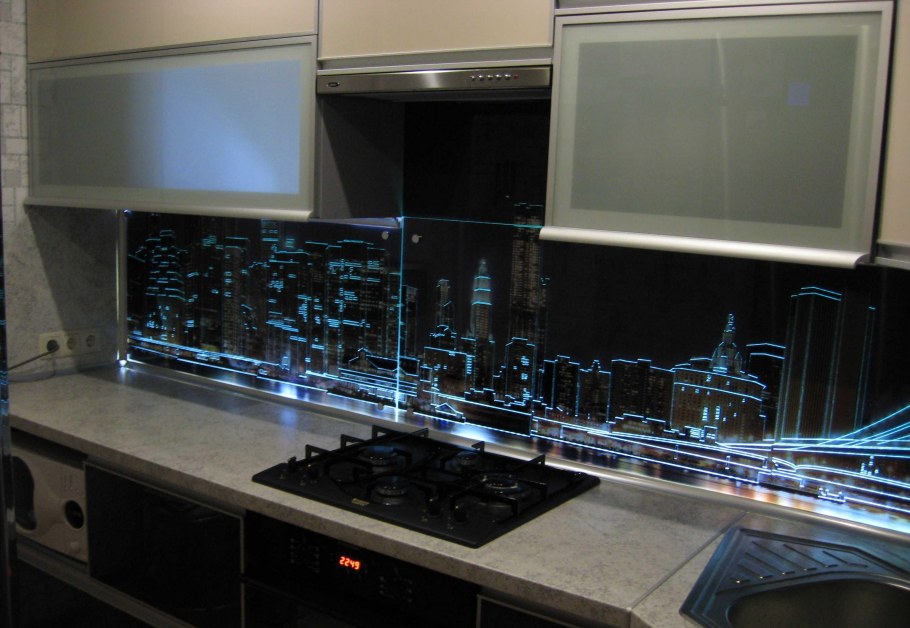 Черная угловая кухня