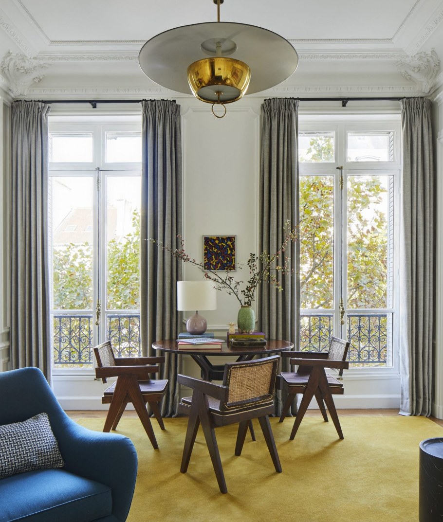 Гостиная с французскими окнами