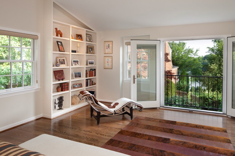 Комната с французским балконом