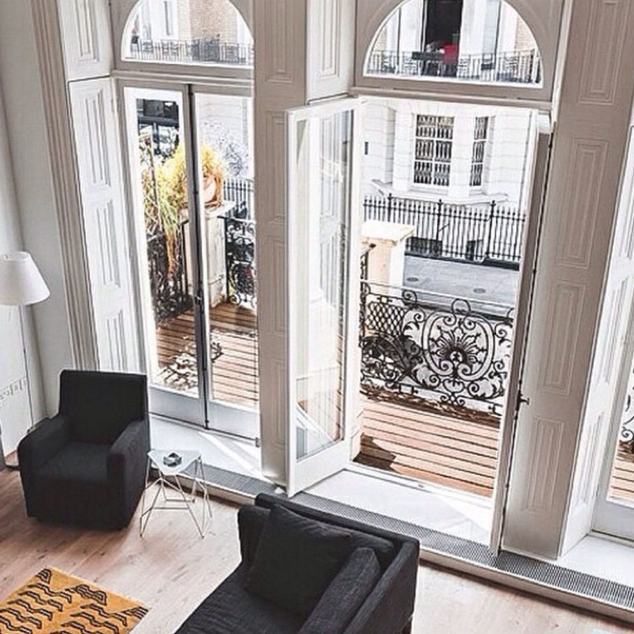 Окно в спальне