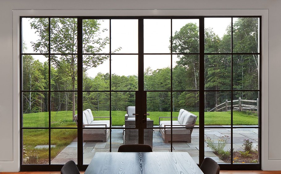 Гостиная с французскими окнами