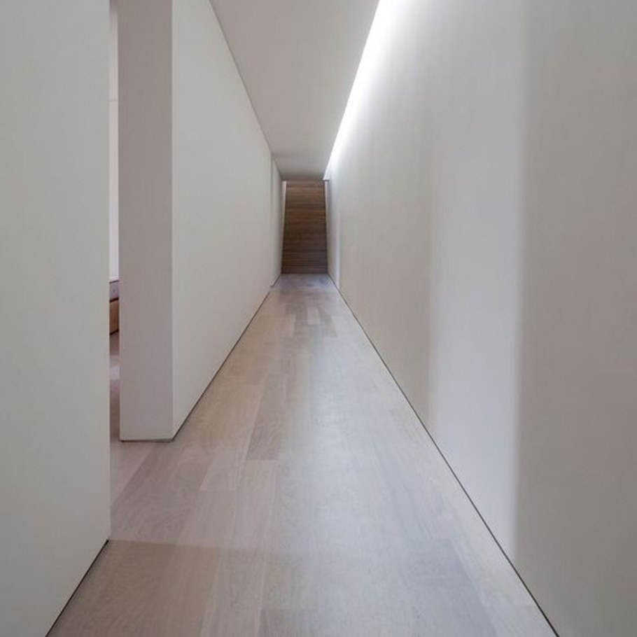 Алюминиевый плинтус скрытого монтажа с подсветкой