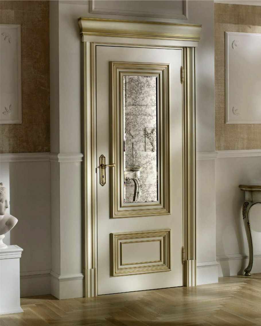 Молдинги в прихожей