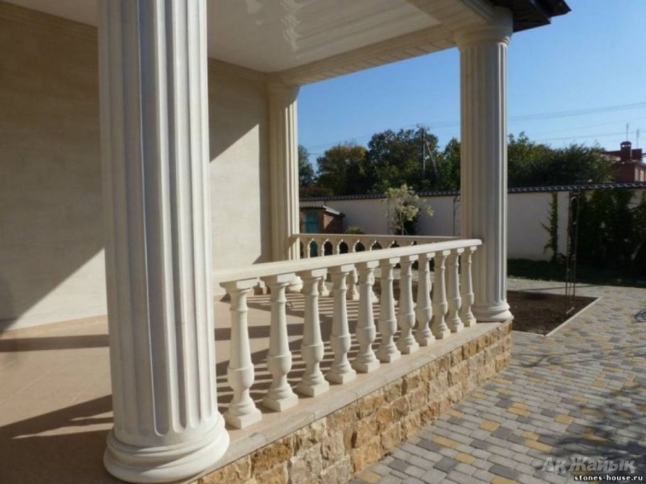 Веранда с колоннами