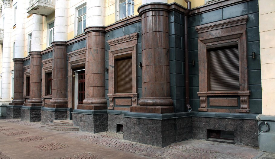 Стеклянные колонны с подсветкой