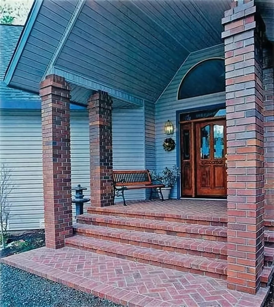 Деревянные столбы для веранды