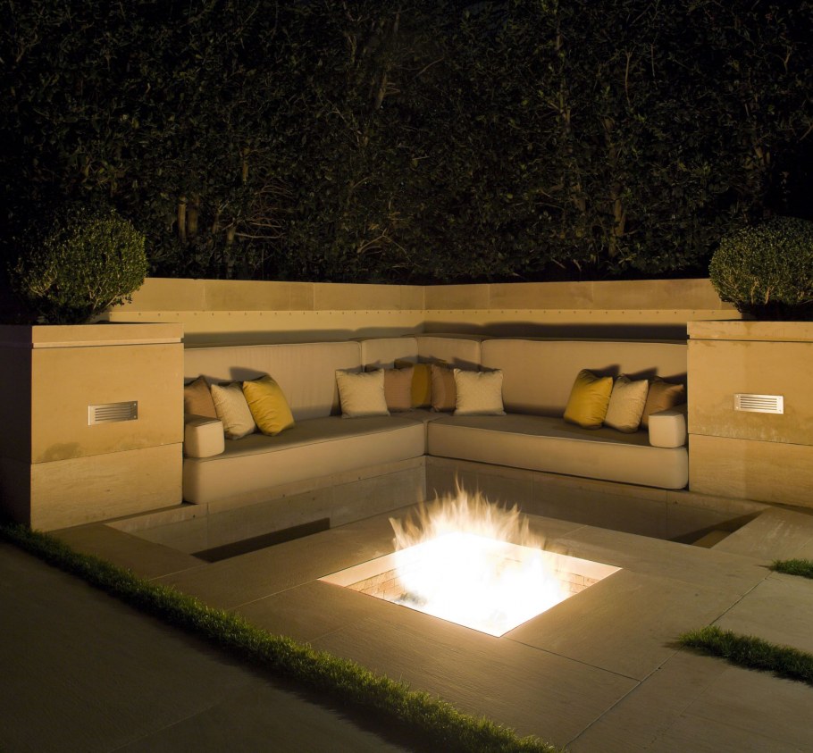 Кострище в саду современный