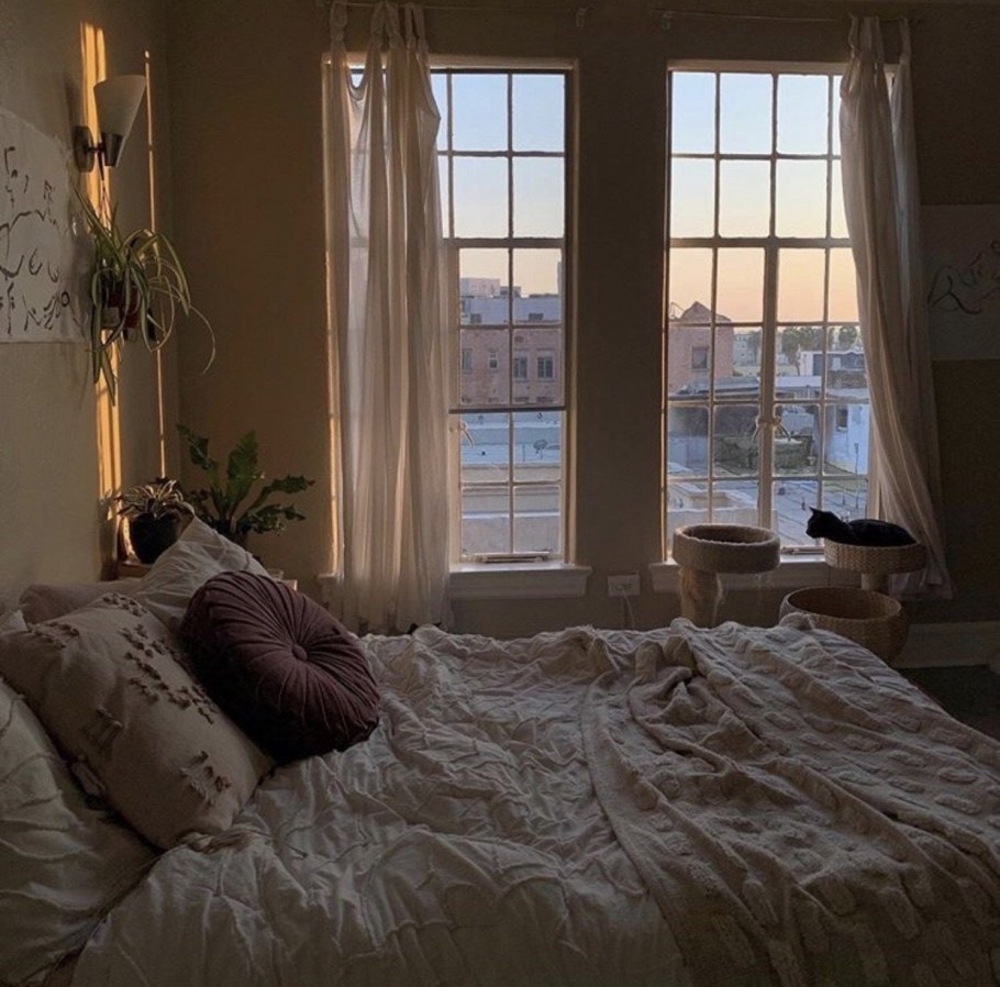 Уютная комнатка с окном