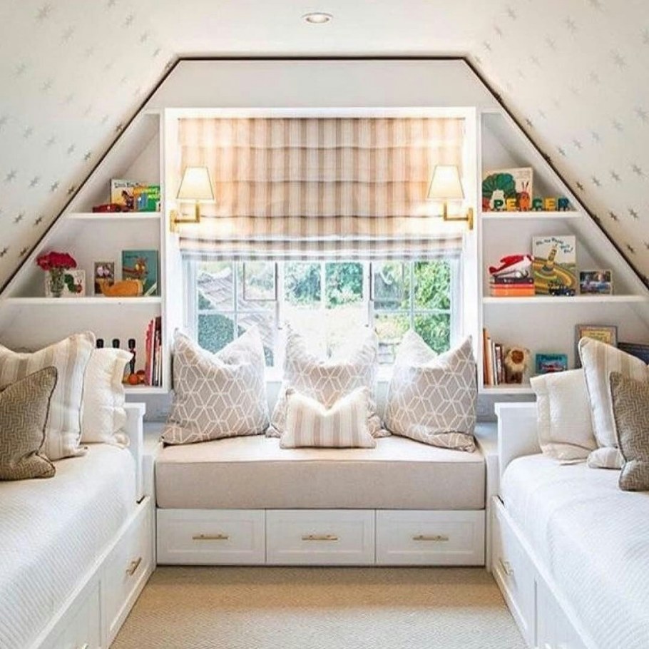 Детская для девочки на мансарде