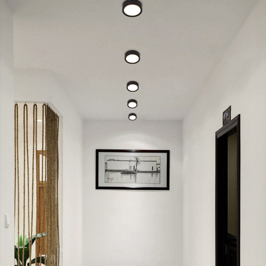 Тоточесные светильники в коридоре