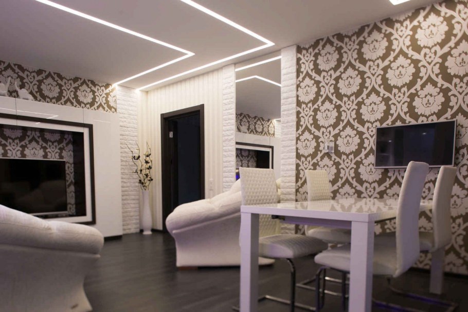 Обои в интерьере гостиной и их комбинирование