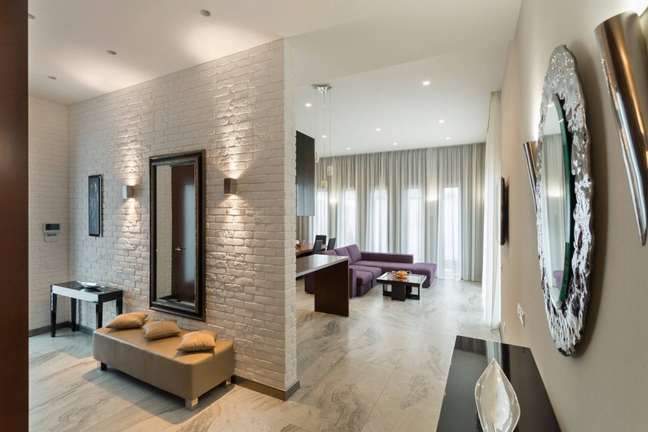 Декоративная штукатурка на лестнице