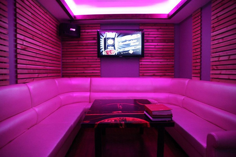 Караоке бар в подвале