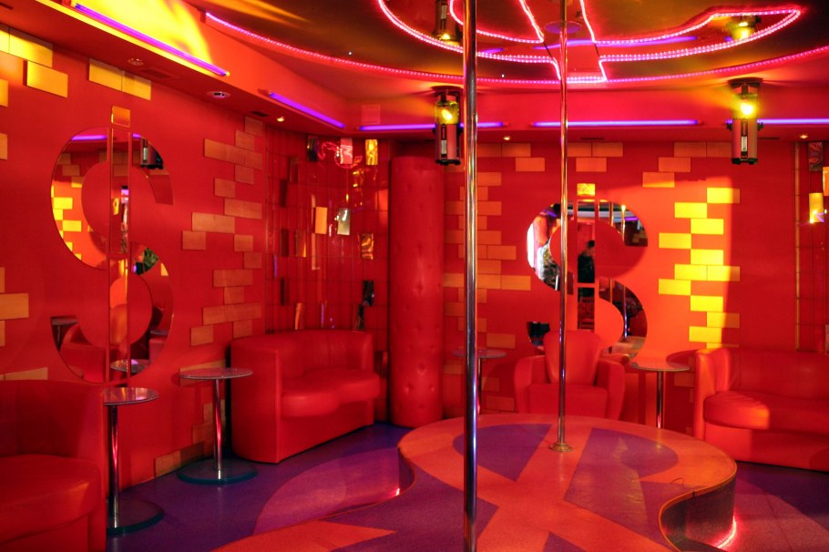 Эмеральд стрип бар