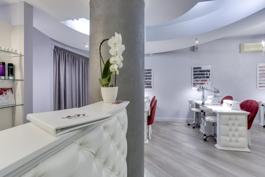 Салон красоты в белом цвете