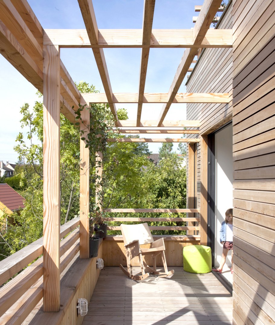 Двухэтажная веранда пристроенная к дому