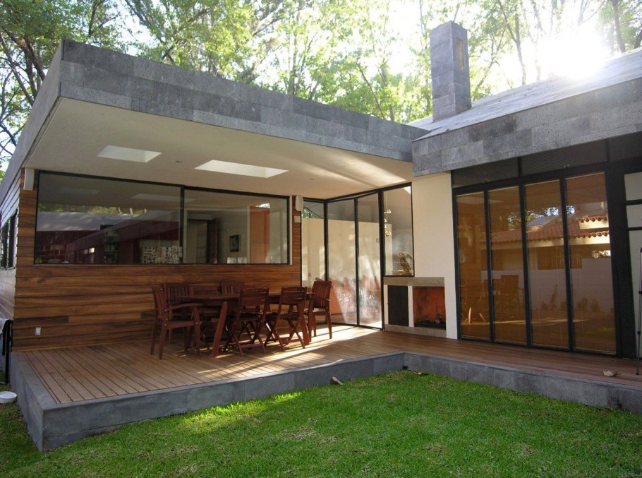 Домик с открытой террасой