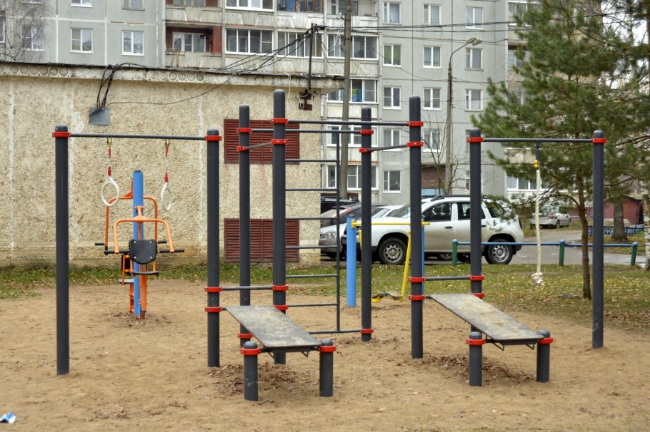 На площадке