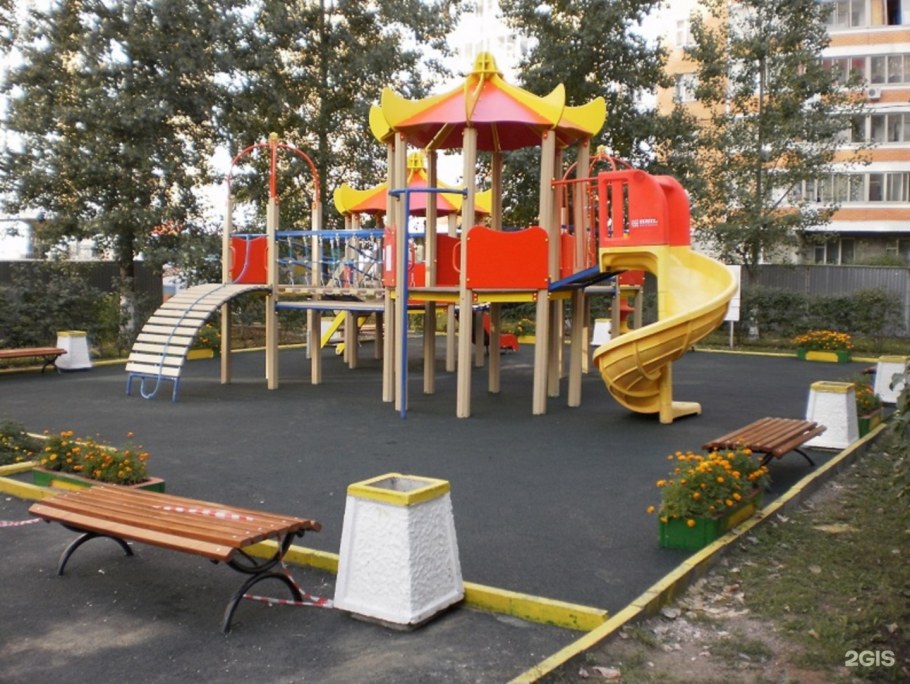 Благоустройство детской площадки во дворе