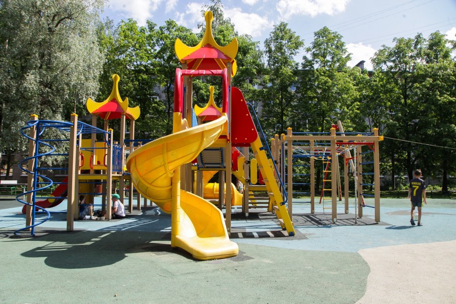 Благоустройство детских площадок во дворах