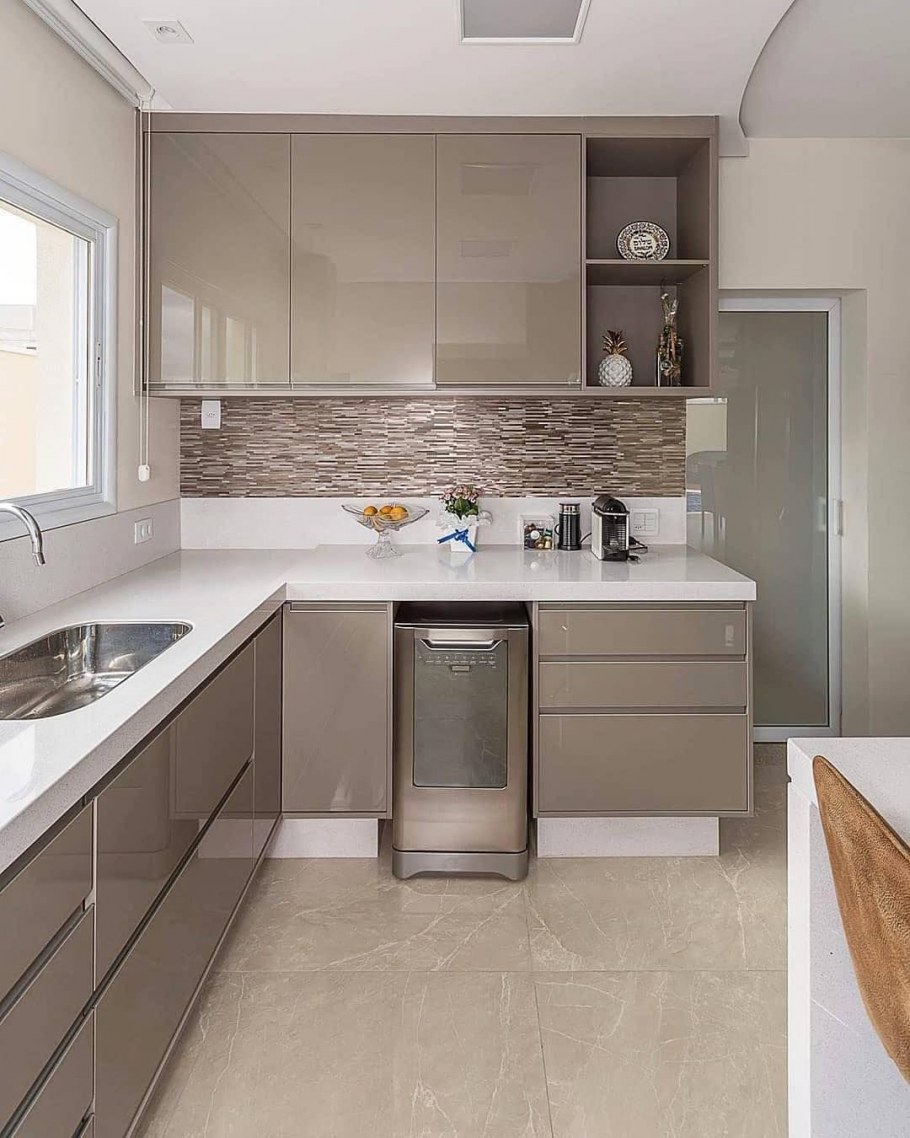 Кухня цвета капучино