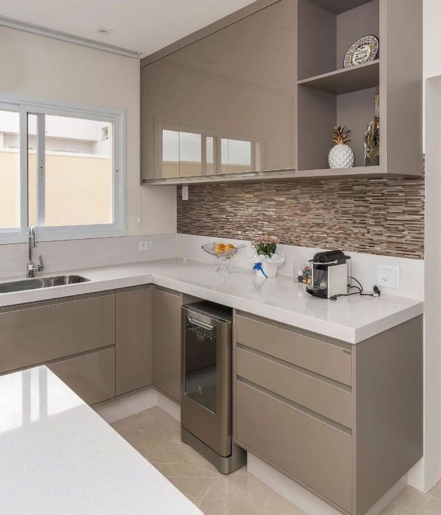 Кухня в коричневом цвете