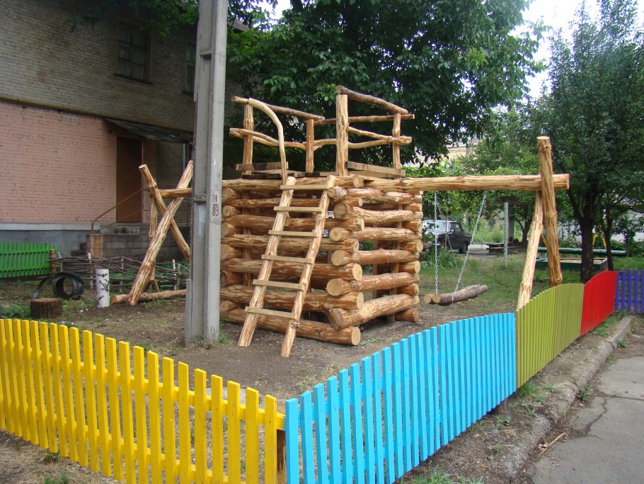 Игровой комплекс из бревен