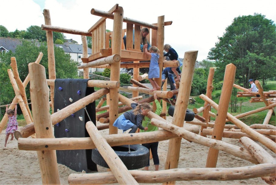 Бревно для детской площадки