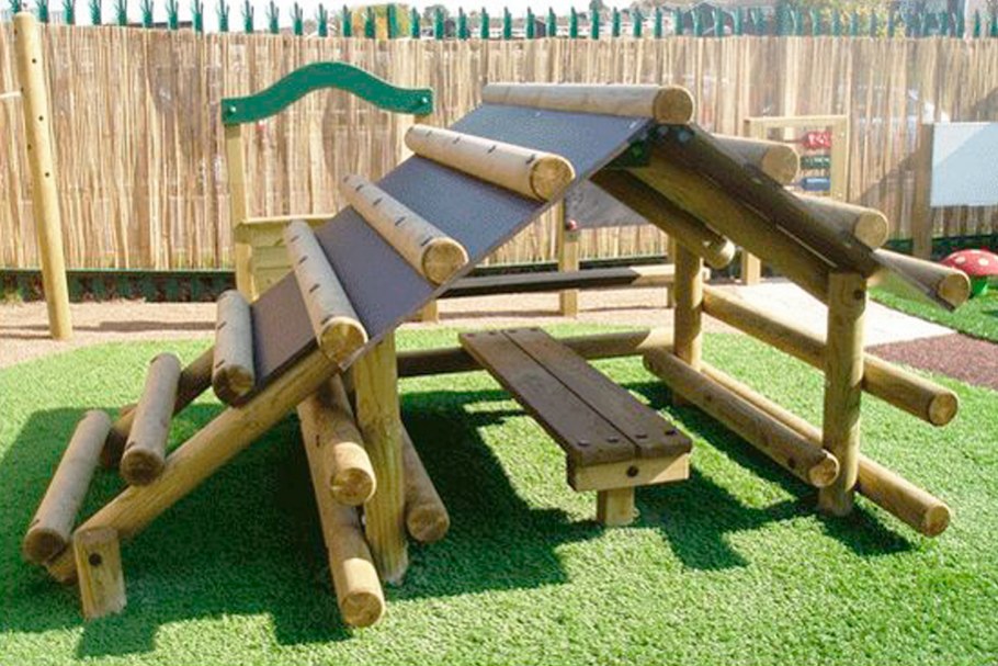 Детский городок из бревен