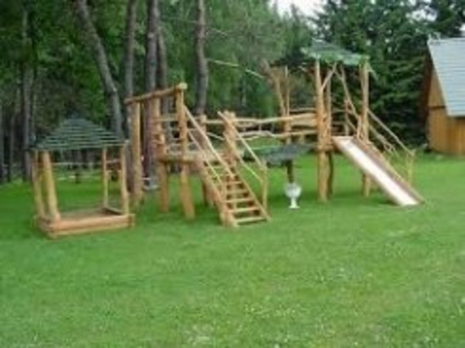 Горка из бревен