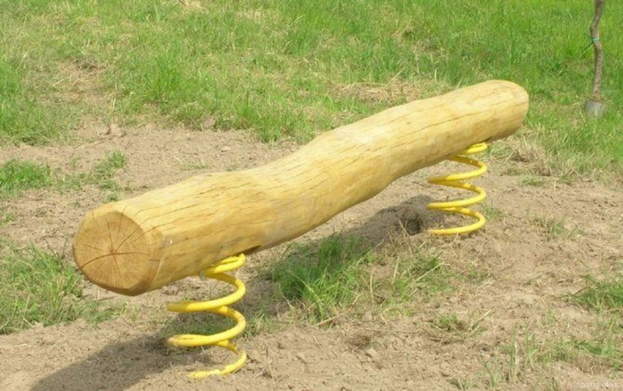 Детская игровая площадка из бревен