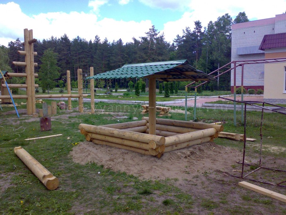 Детский городок из пеньков