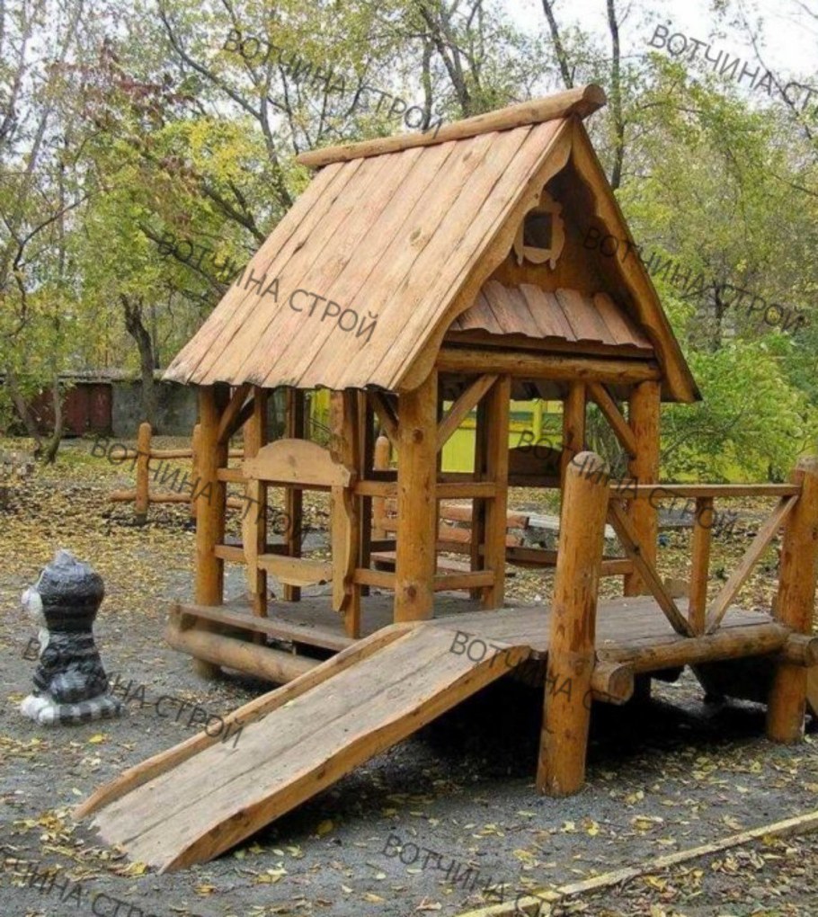 Детская площадка из стволов деревьев