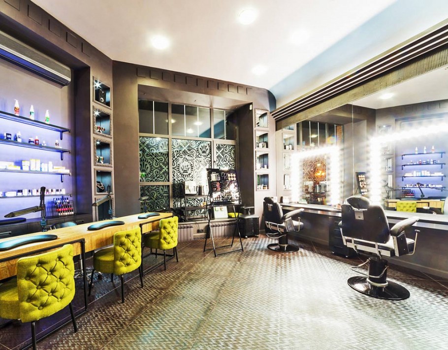 Интерьер салона красоты с зеленью