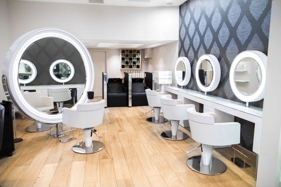 Интерьер салона маникюра