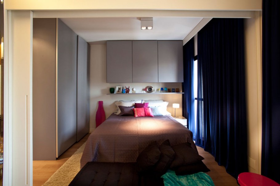 Гостиная прямоугольная с балконом