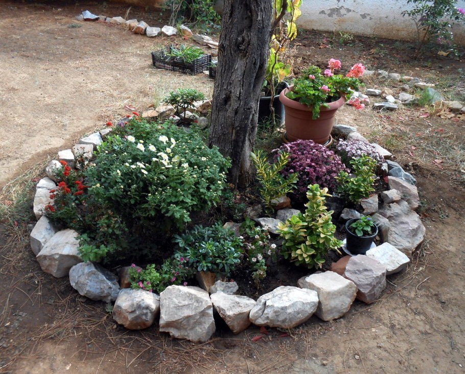 Альпийская горка на естественном склоне своими руками