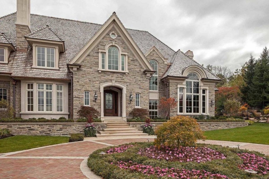 Каменный особняк в Тюдоровском стиле