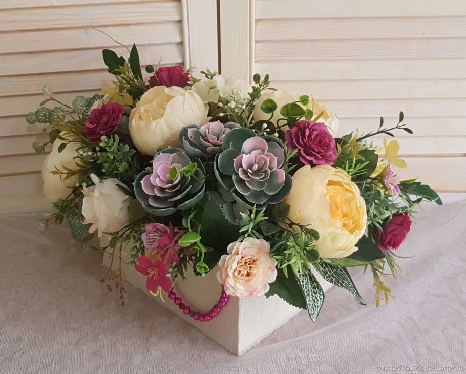 Композиция ваза с цветами