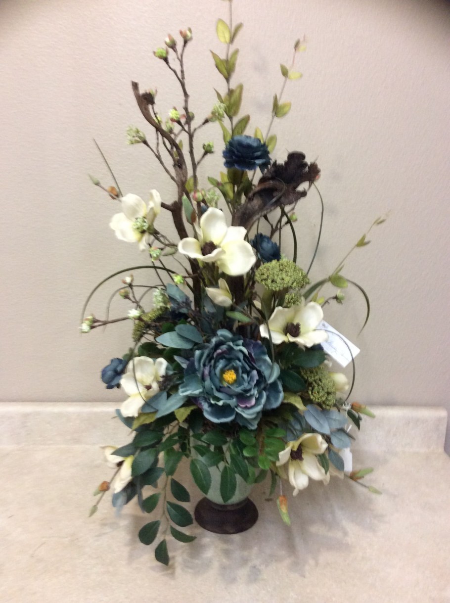 Композиция из искусственных пионов