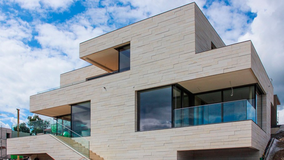 Керамогранит травертин вентфасад