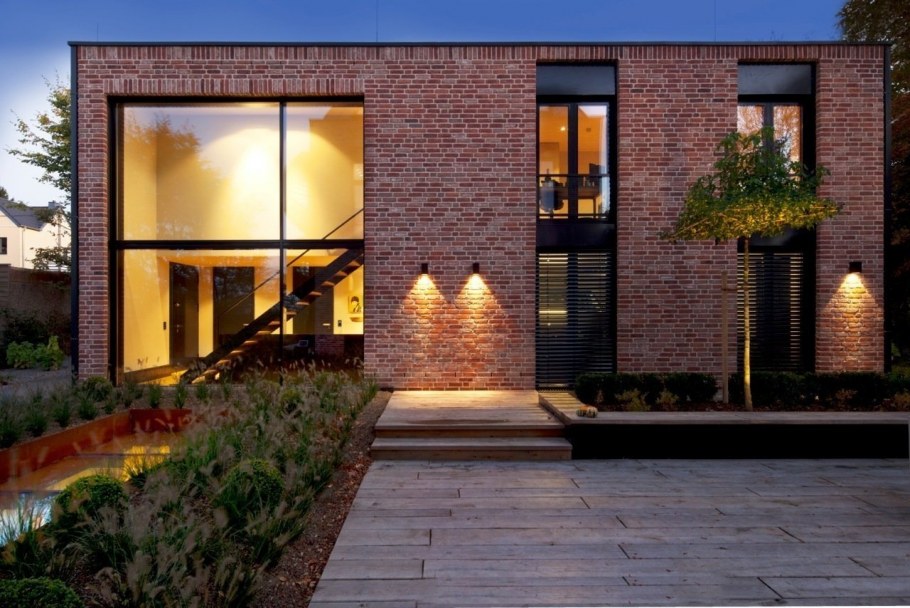 Современный белый дом