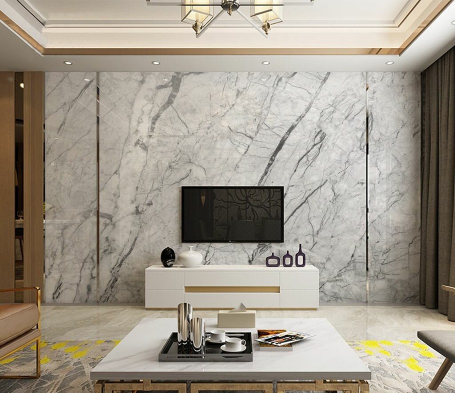 Мрамор на стене в интерьере