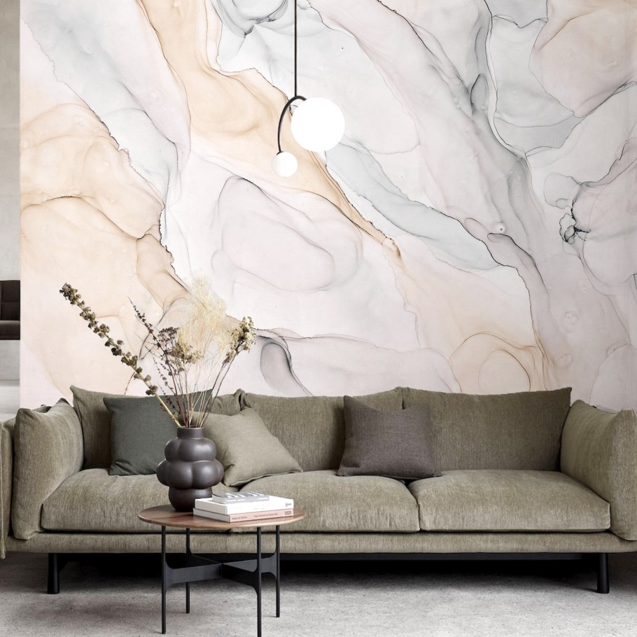 Спальня с мраморной стеной