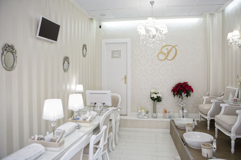 Маникюрный салон в светлых тонах
