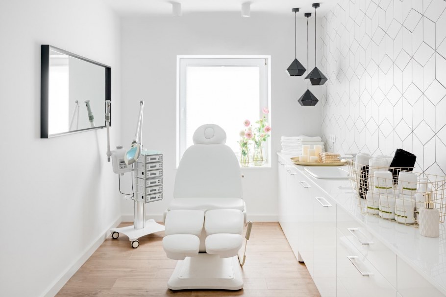 Зеркало в косметологический кабинет